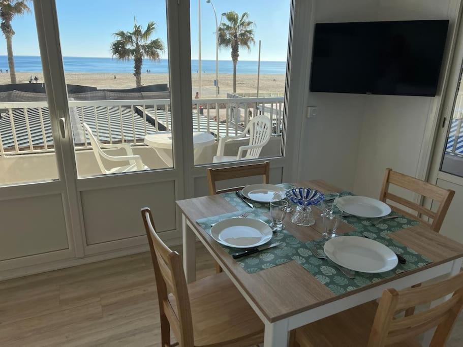 Le Carrousel - Apt Vue Mer - Plage A 10 M - Clim - Wifi Canet-en-Roussillon Dış mekan fotoğraf